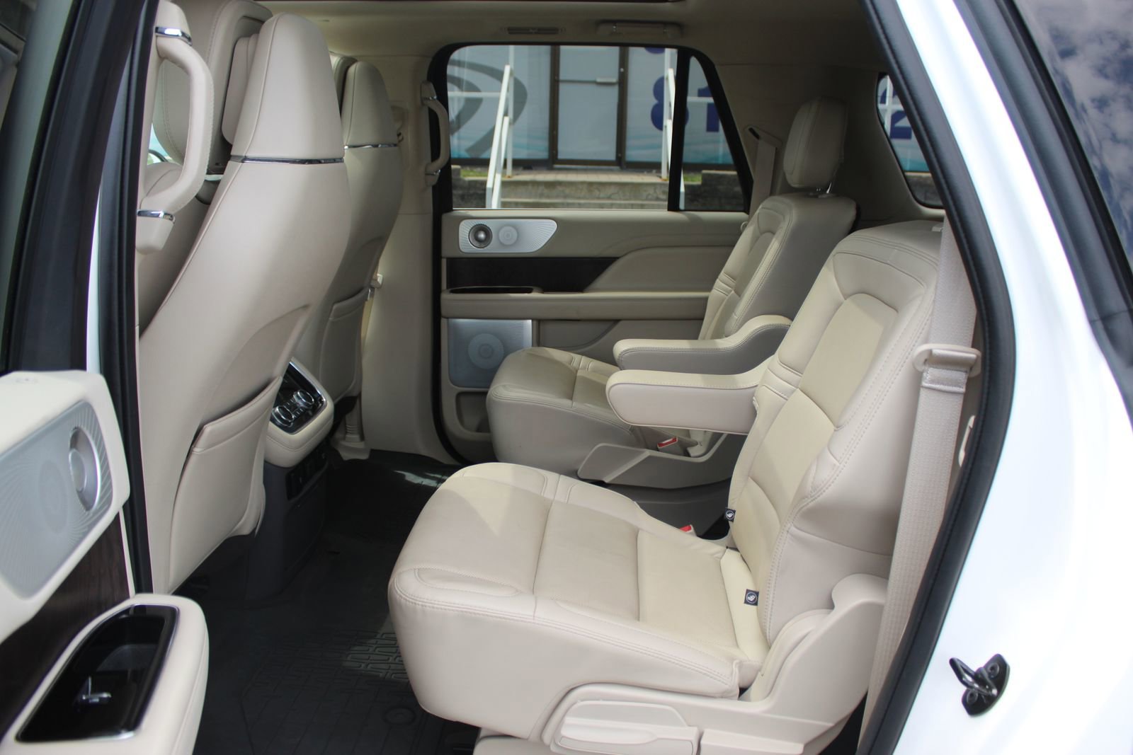 Used 2020 Lincoln Navigator L Reserve w/ Equipment Group 208A Reserve AWD/4WD image 23
