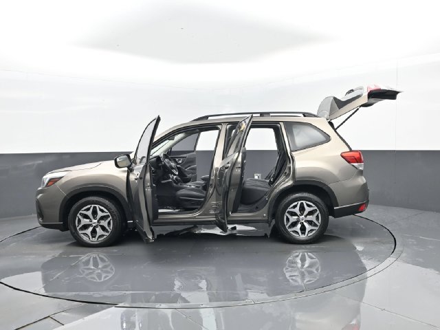 Used 2020 Subaru Forester Premium w/ Popular Package #1 AWD/4WD image 31