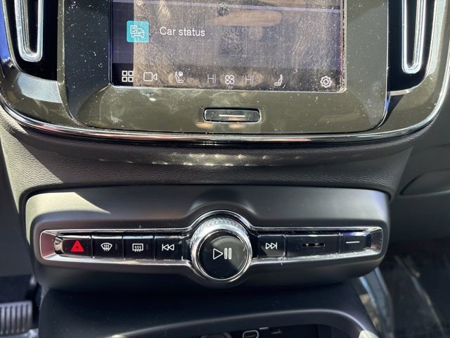 Used 2025 Volvo XC40 B5 Plus AWD/4WD image 23