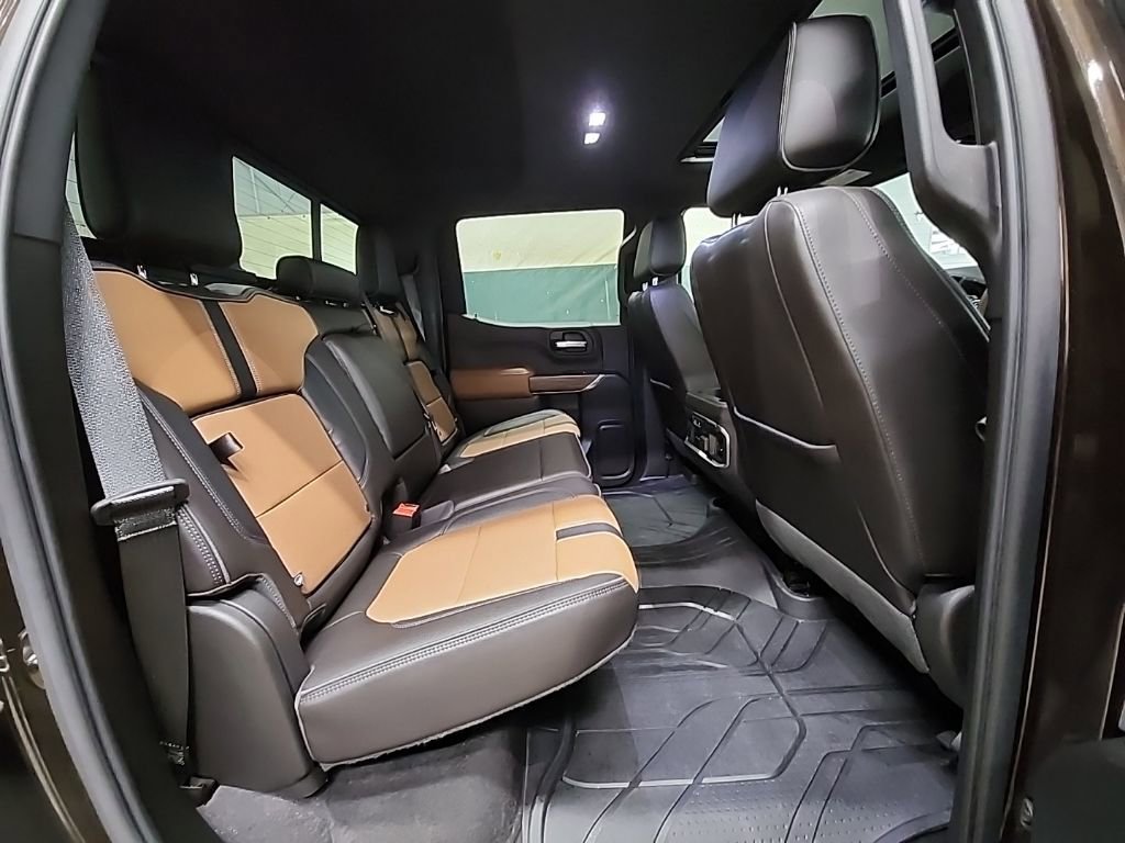 Used 2019 Chevrolet Silverado 1500 High Country w/ Technology Package image 3