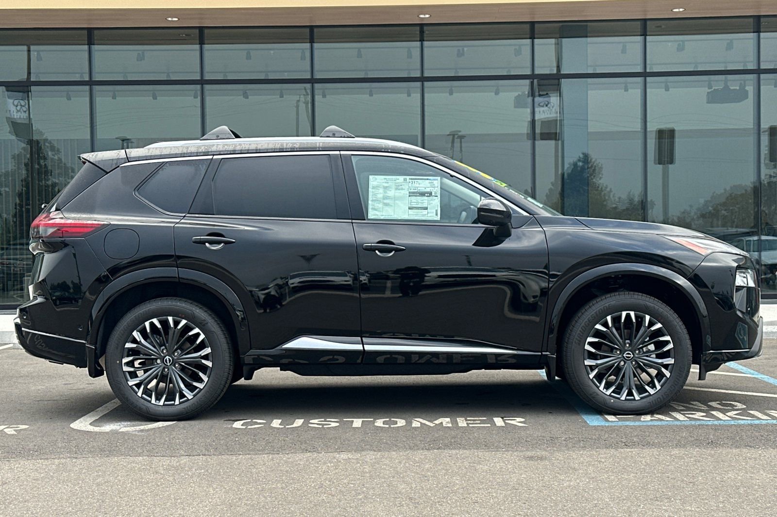 New 2026 Nissan Rogue Platinum w/ Platinum Premium Package image 3