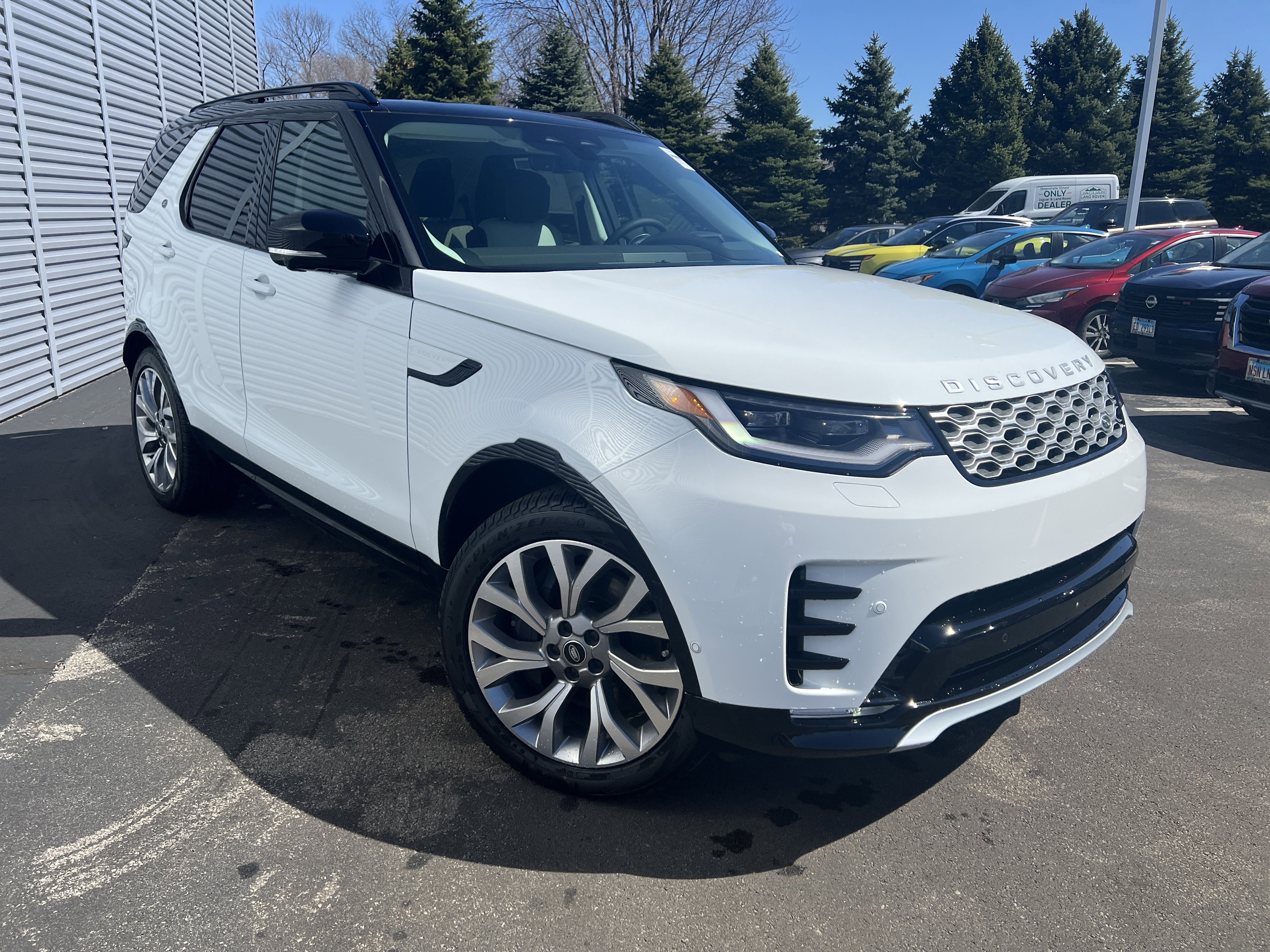 New 2026 Land Rover Discovery Limited Edition image 5