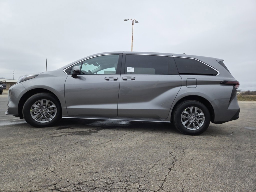 New 2026 Toyota Sienna LE image 18