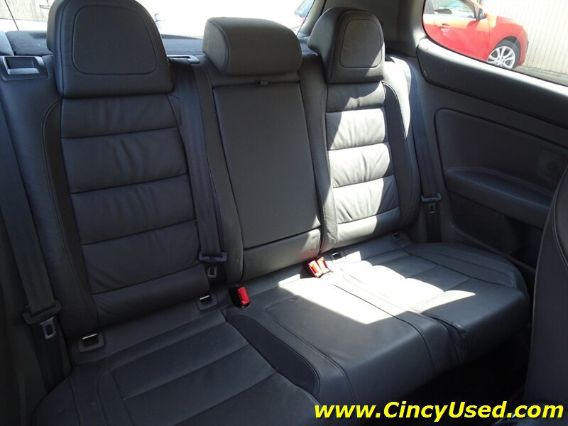 Used 2008 Volkswagen R32 AWD/4WD image 16
