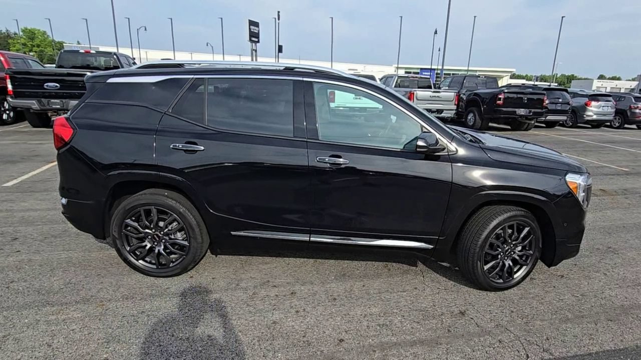 Used 2023 GMC Terrain Denali w/ Black Diamond Edition AWD/4WD image 10