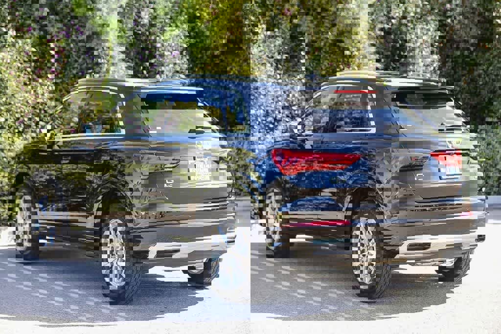 Used 2024 Audi Q3 2.0T Premium w/ Convenience Package image 6