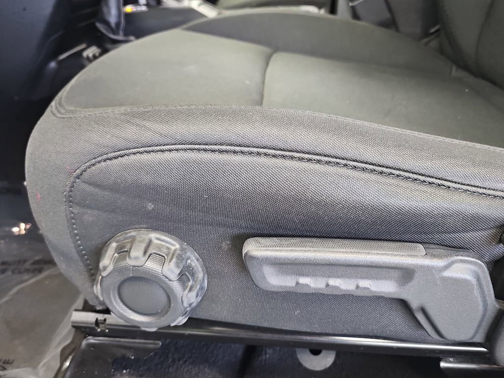 Used 2020 Jeep Wrangler Unlimited Sahara AWD/4WD image 26