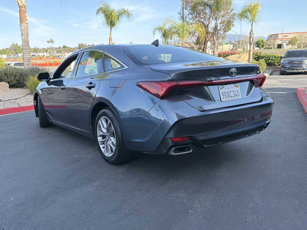 Used 2022 Toyota Avalon XLE image 19
