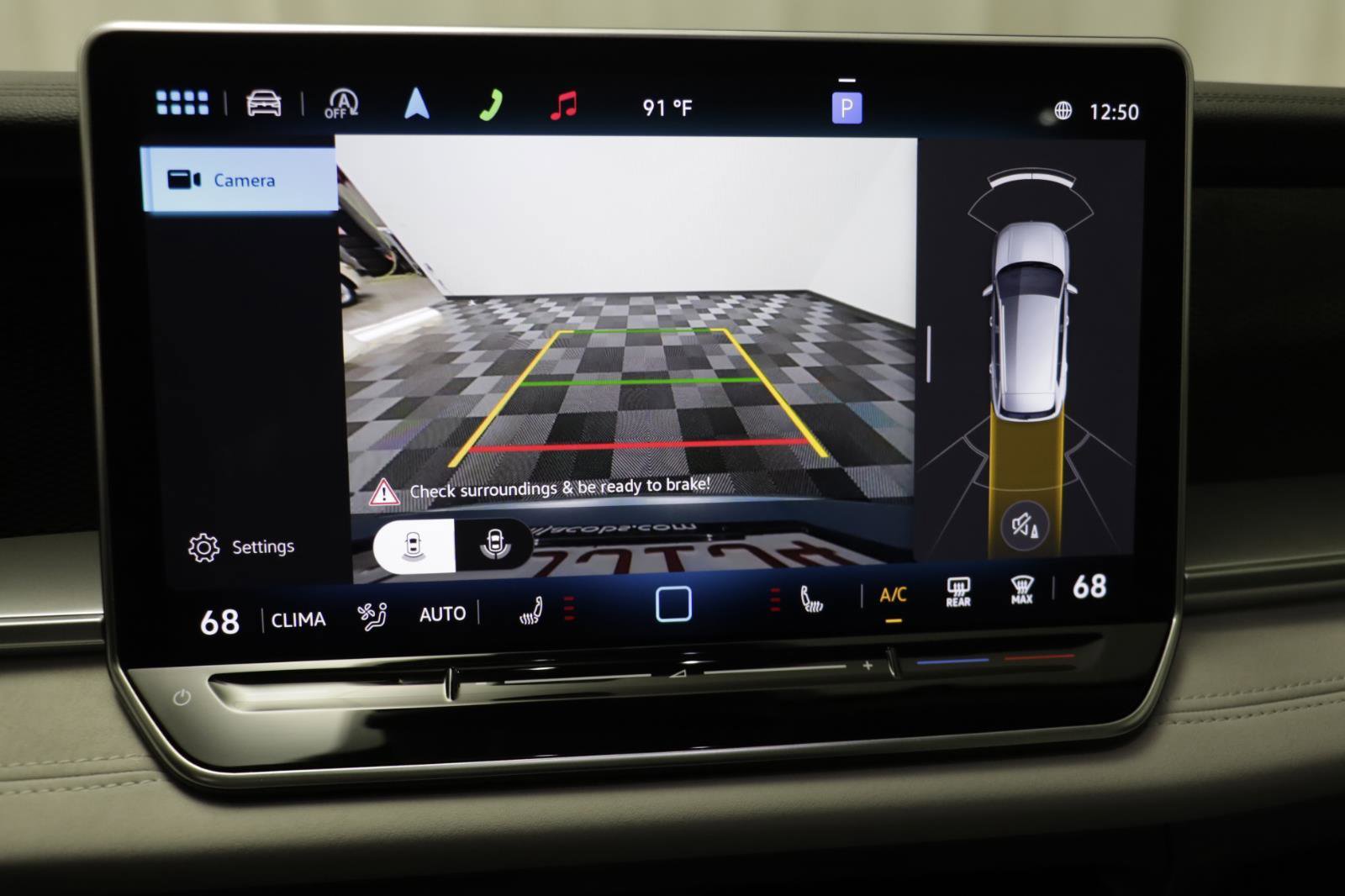Used 2025 Volkswagen Tiguan SE w/ Panoramic Sunroof Package image 9