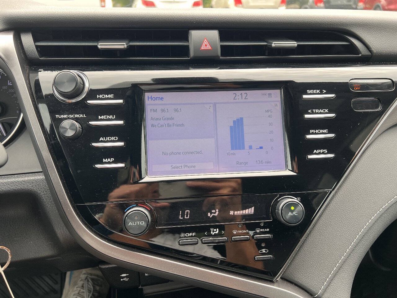 Used 2019 Toyota Camry SE FWD image 18