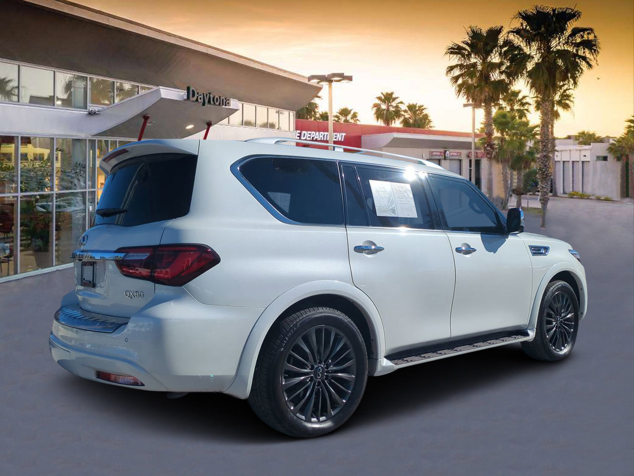 Used 2022 INFINITI QX80 Sensory w/ All-Season Package image 3