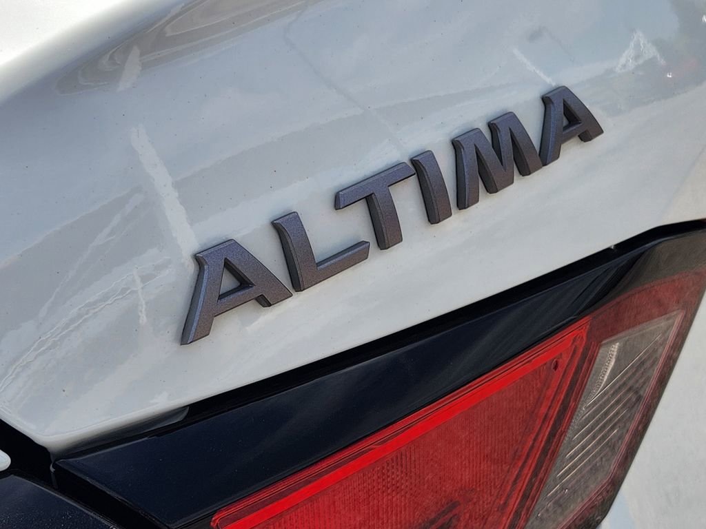 Used 2025 Nissan Altima 2.5 SV FWD image 12
