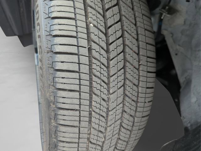 Certified 2025 Nissan Kicks SR image 45