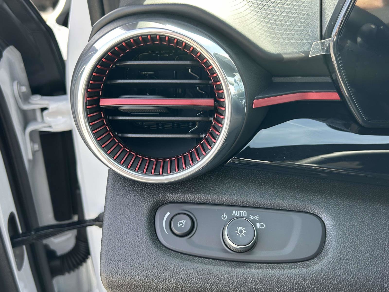 New 2026 Chevrolet Trax RS w/ Driver Confidence Package image 20