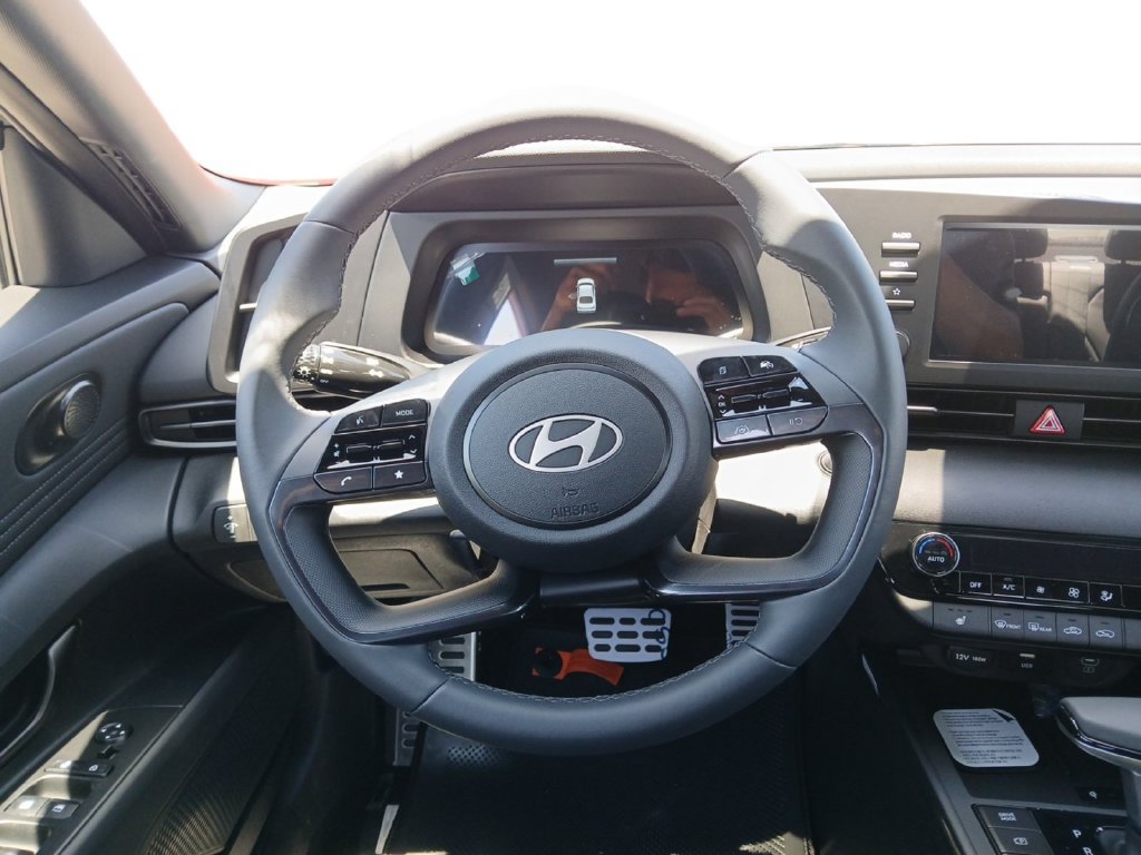 New 2026 Hyundai Elantra SEL Sport FWD image 12