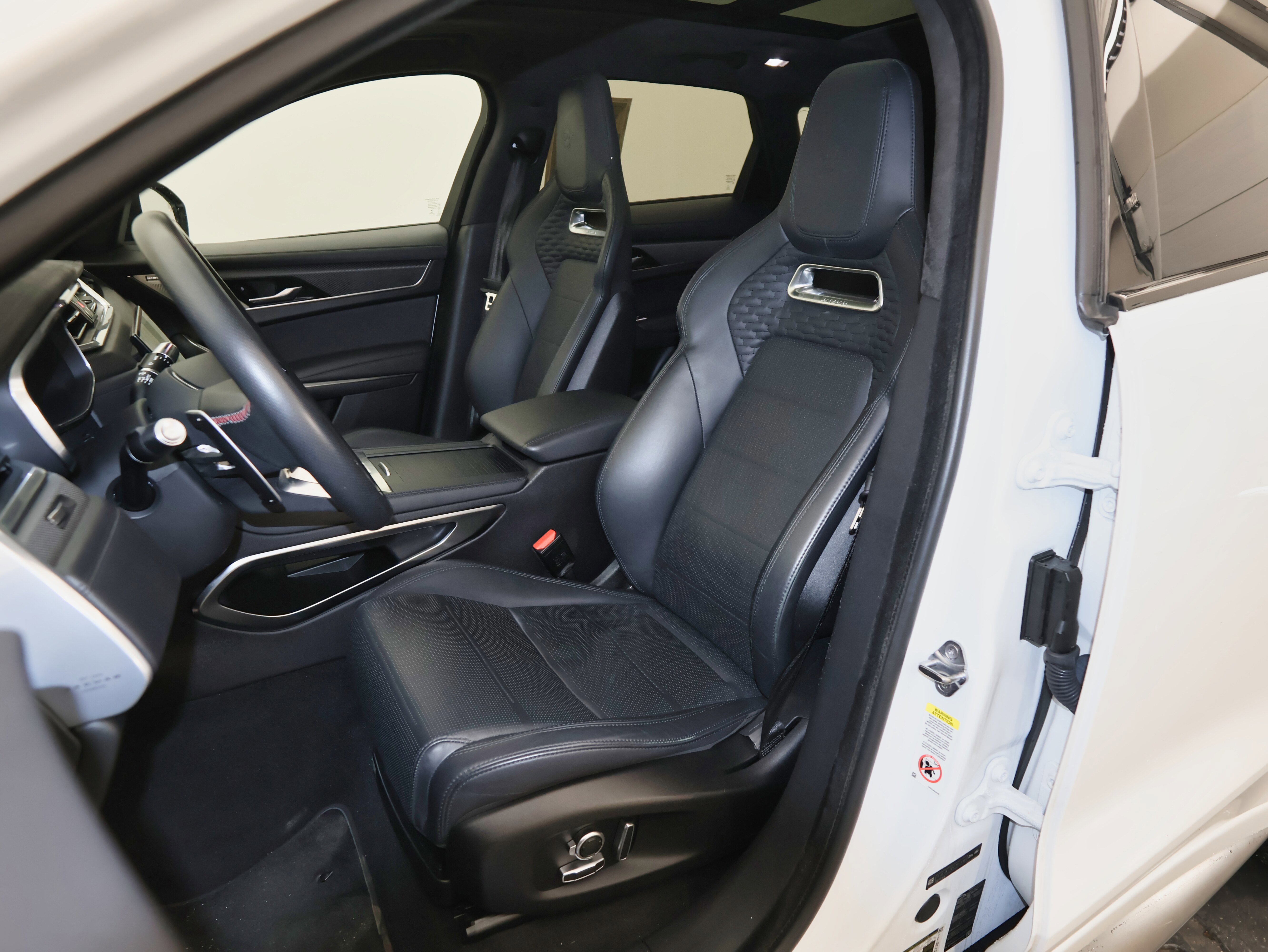 Used 2021 Jaguar F-PACE SVR image 12