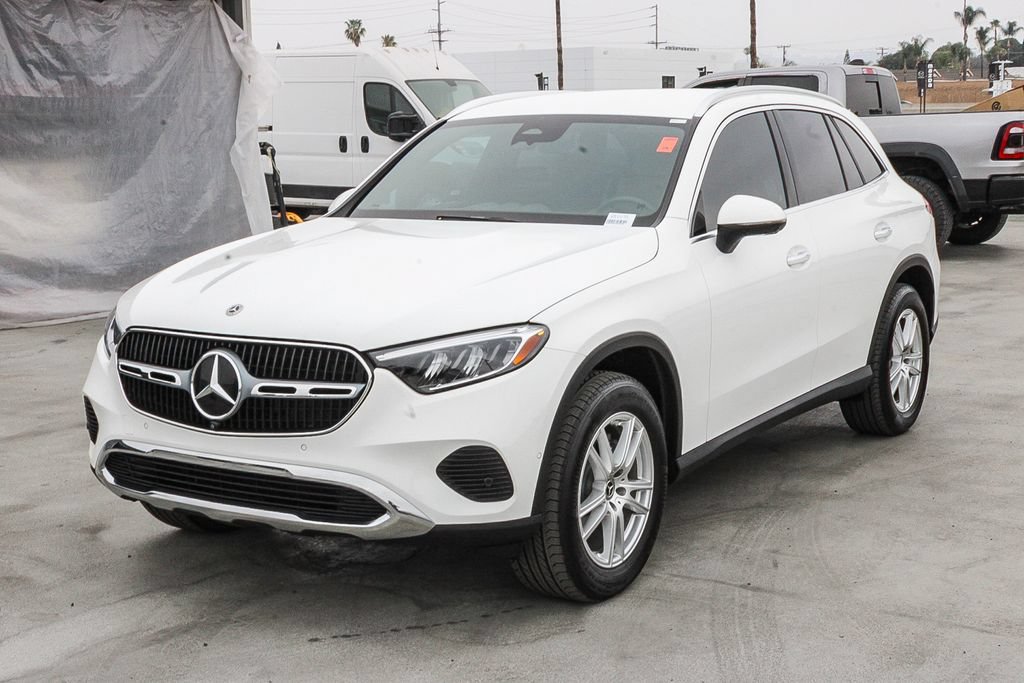 Used 2025 Mercedes-Benz GLC 300 4MATIC image 4