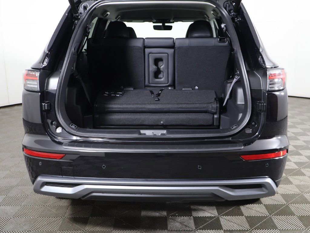 New 2026 Mitsubishi Outlander SE image 18