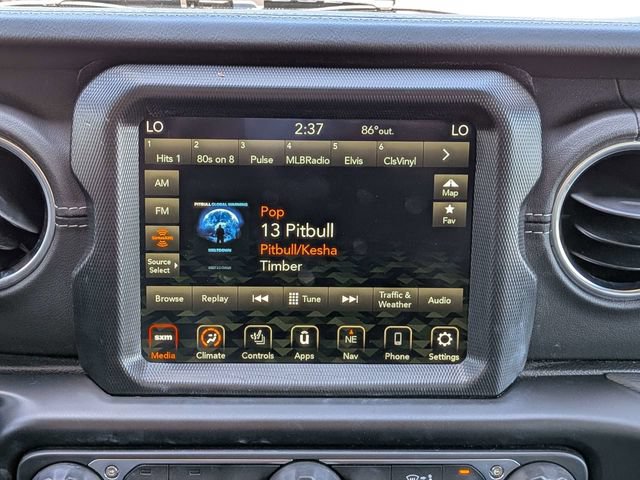 Used 2022 Jeep Wrangler Unlimited Sahara w/ Cold Weather Group AWD/4WD image 18