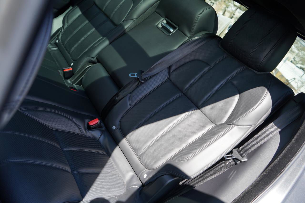 Used 2016 Land Rover Range Rover Sport HSE image 45