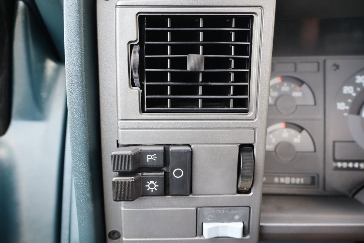 Used 1989 Chevrolet Silverado 2500 4x4 Regular Cab image 24