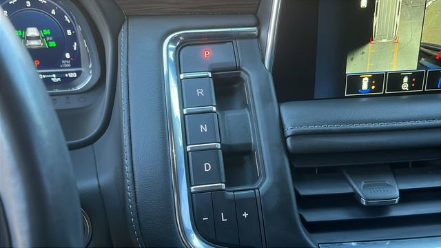 Used 2023 Chevrolet Tahoe LT w/ Luxury Package AWD/4WD image 17