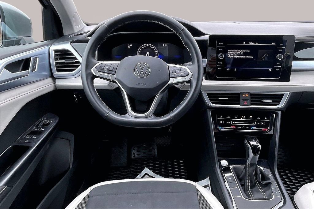 Used 2025 Volkswagen Taos SE image 10