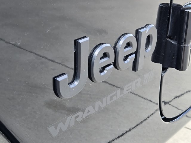 Used 2026 Jeep Wrangler Unlimited Sahara AWD/4WD image 12