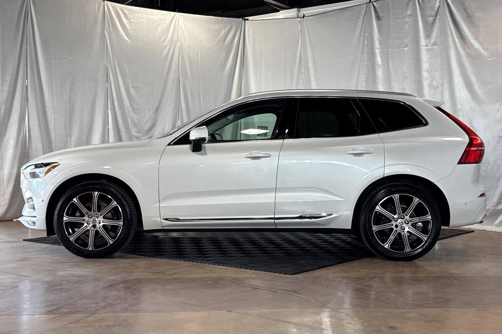 Used 2019 Volvo XC60 T5 Inscription w/ Protection Package Premier AWD/4WD image 5