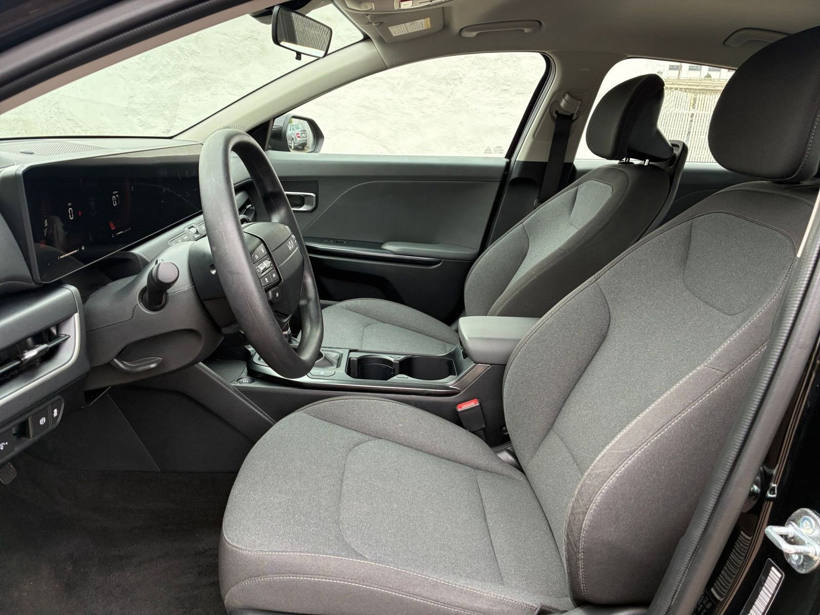 Used 2025 Kia K4 LXS image 25