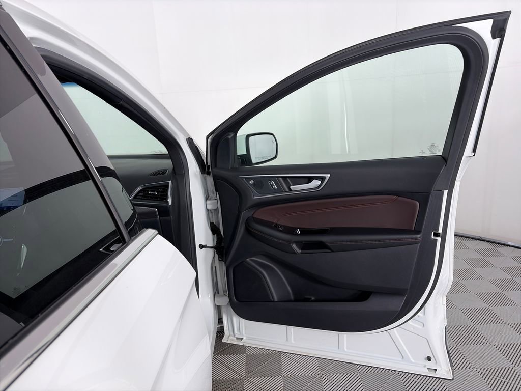 Used 2020 Ford Edge Titanium w/ Equipment Group 301A image 30