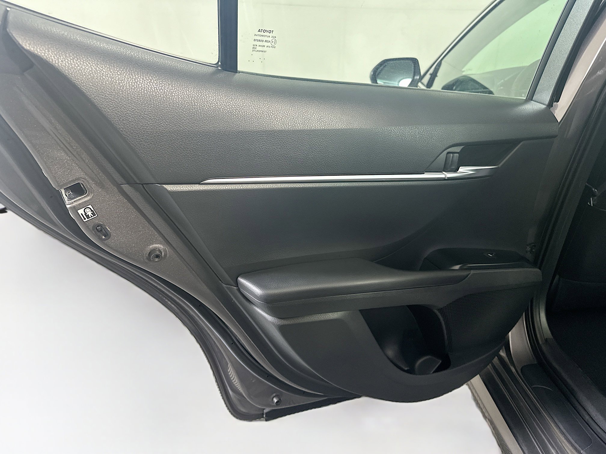 Used 2018 Toyota Camry LE image 26