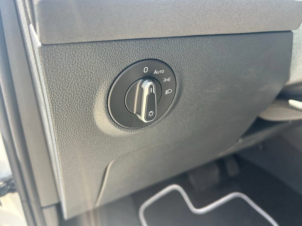 New 2026 Volkswagen Taos SE FWD image 52