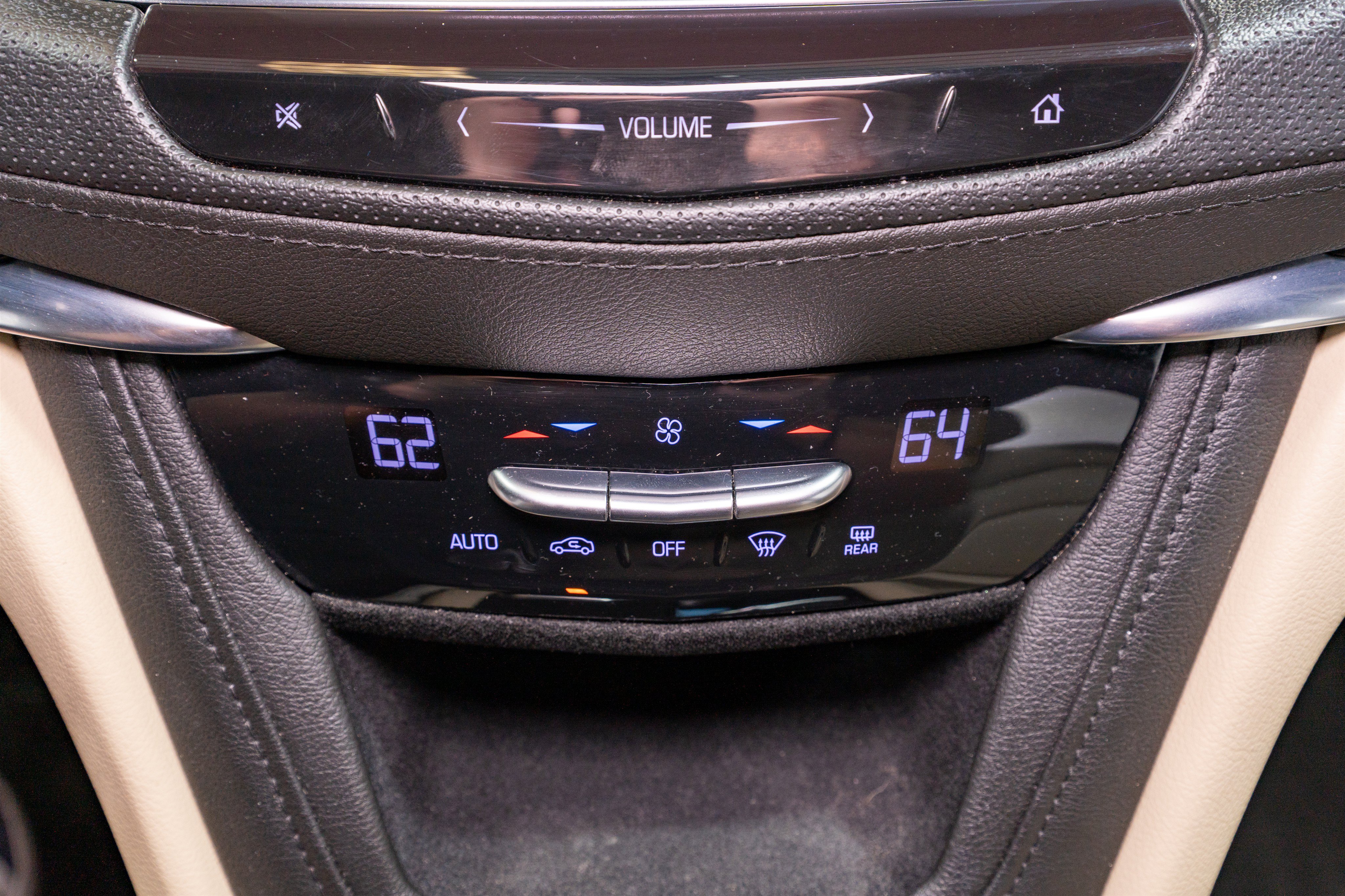 Used 2019 Cadillac XT5 FWD image 19