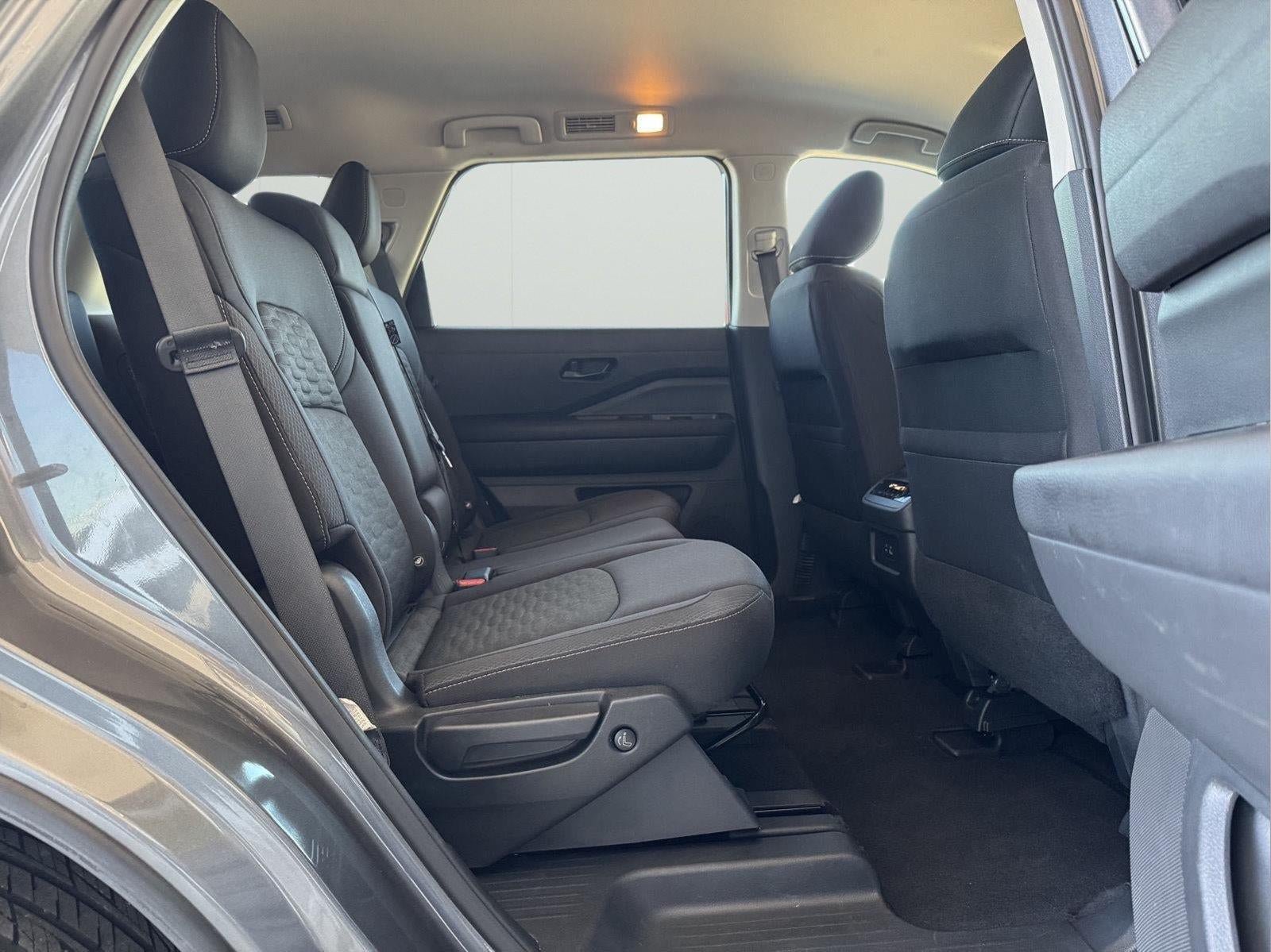 Used 2025 Nissan Pathfinder SV FWD image 22