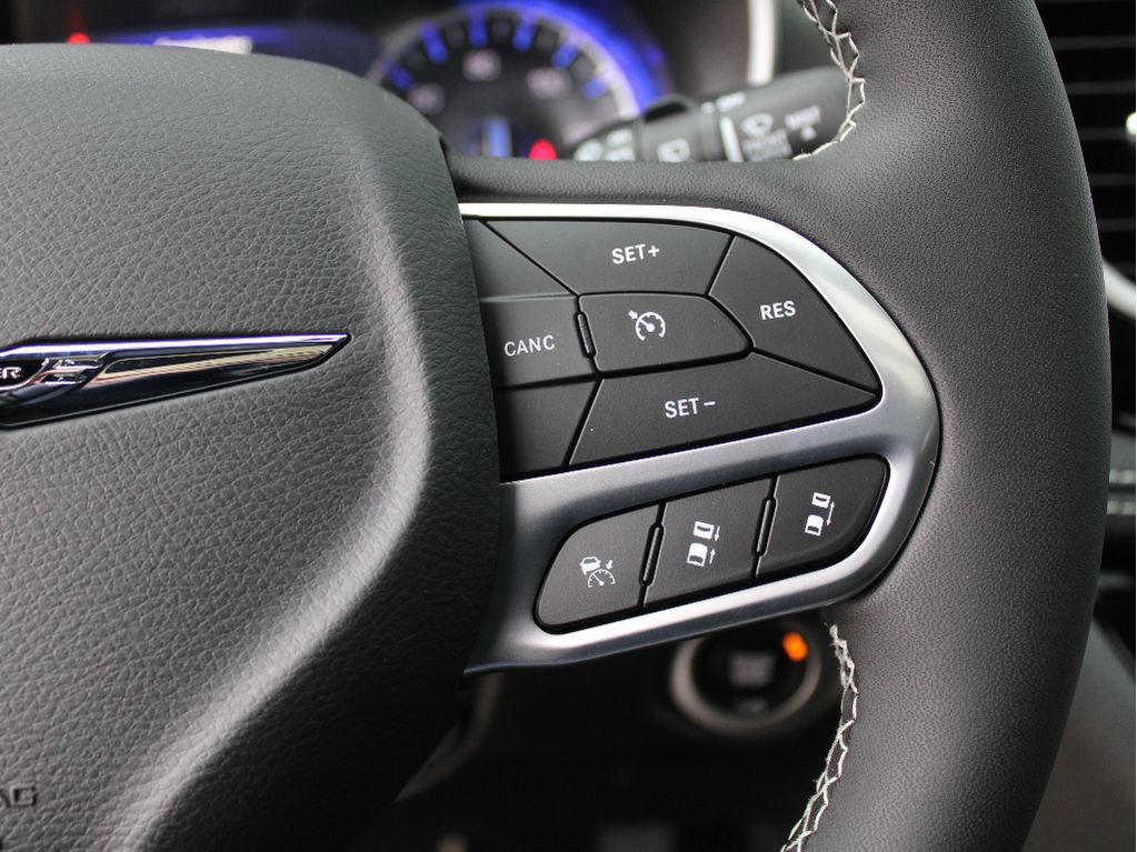 New 2026 Chrysler Pacifica Select AWD/4WD image 16