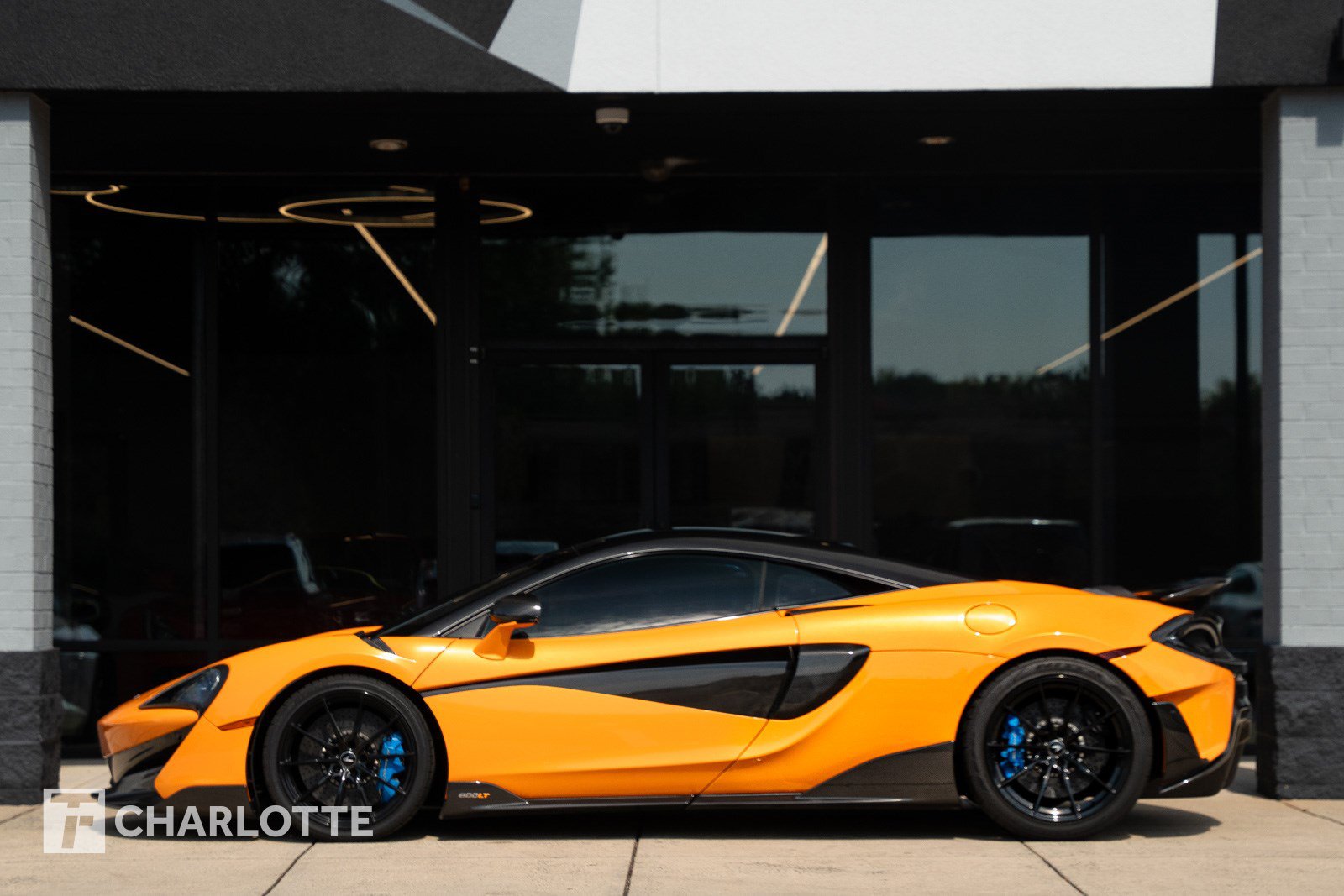 Used 2019 McLaren 600LT RWD image 1