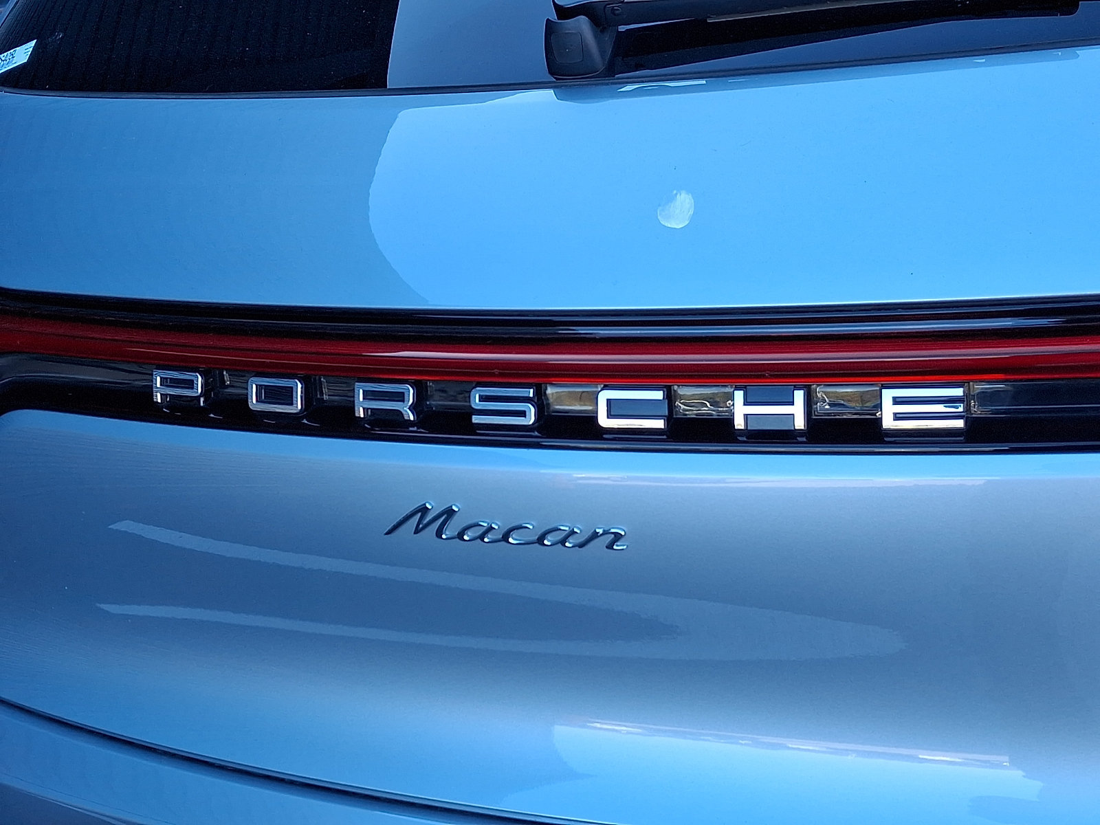 Certified 2025 Porsche Macan AWD/4WD image 32