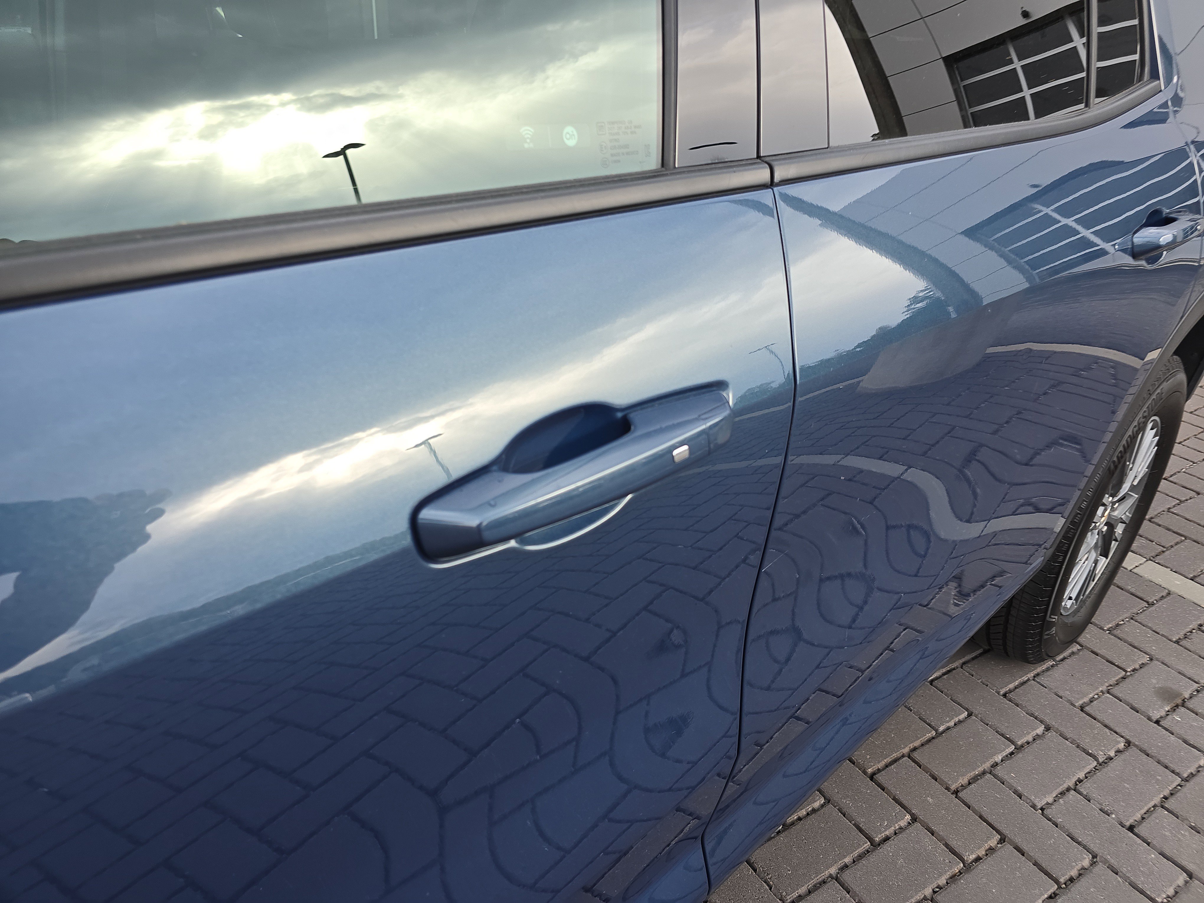 Used 2025 Chevrolet Traverse LT image 14