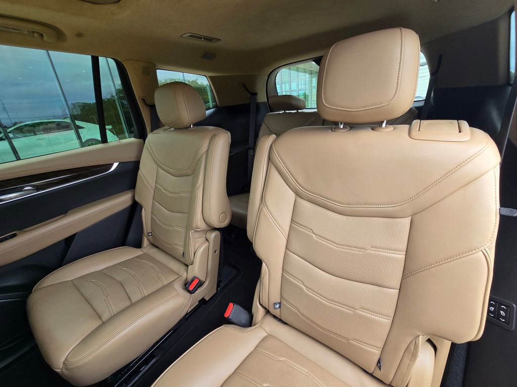 Used 2023 Cadillac XT6 Sport w/ Platinum Package AWD/4WD image 16
