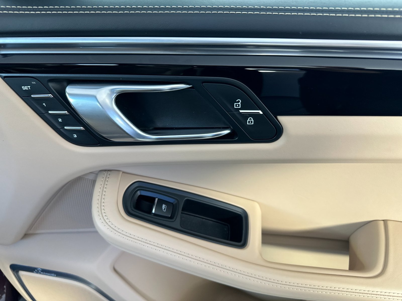 Certified 2023 Porsche Macan S AWD/4WD image 20