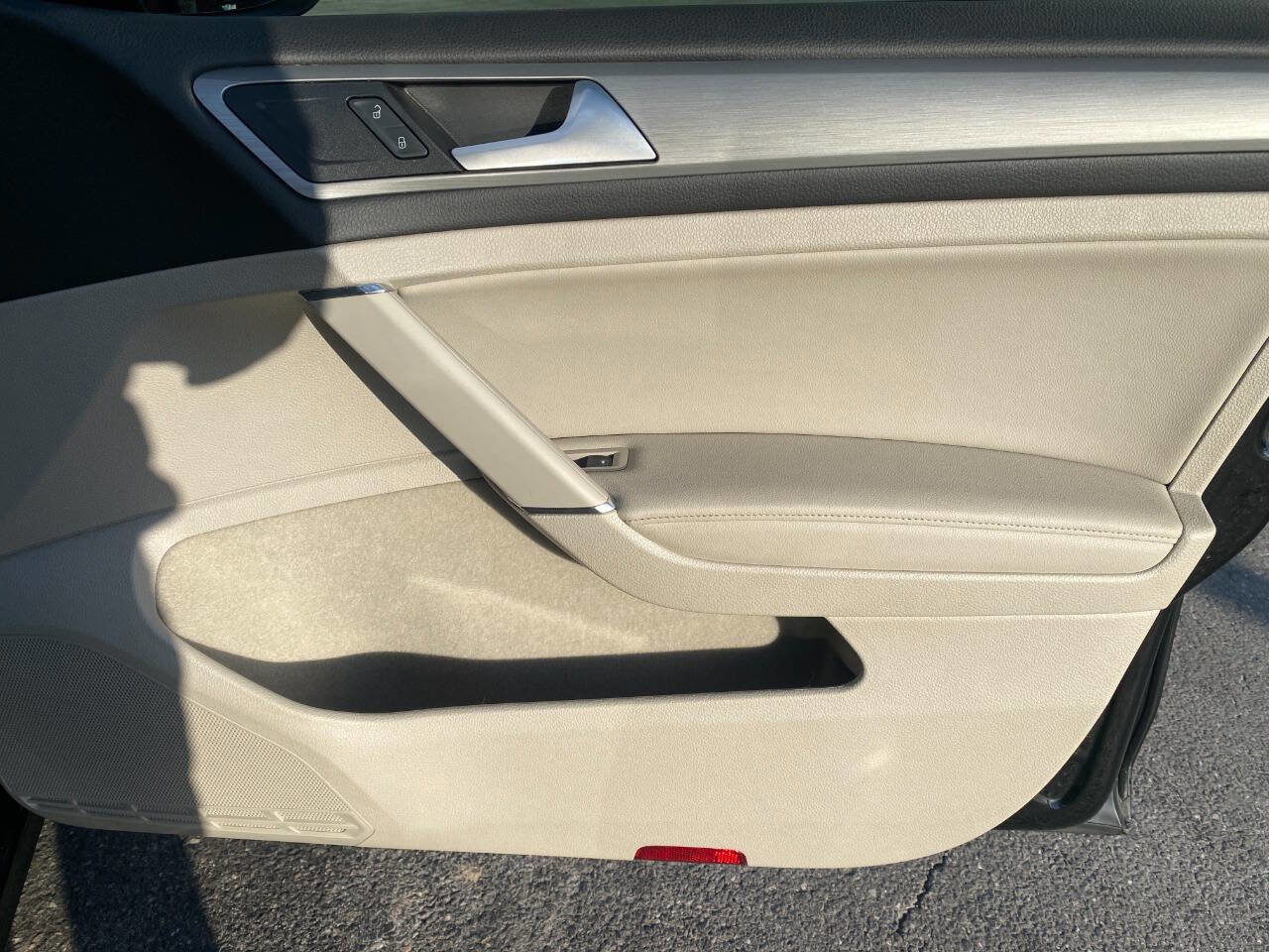 Used 2015 Volkswagen Golf TDI SE image 32