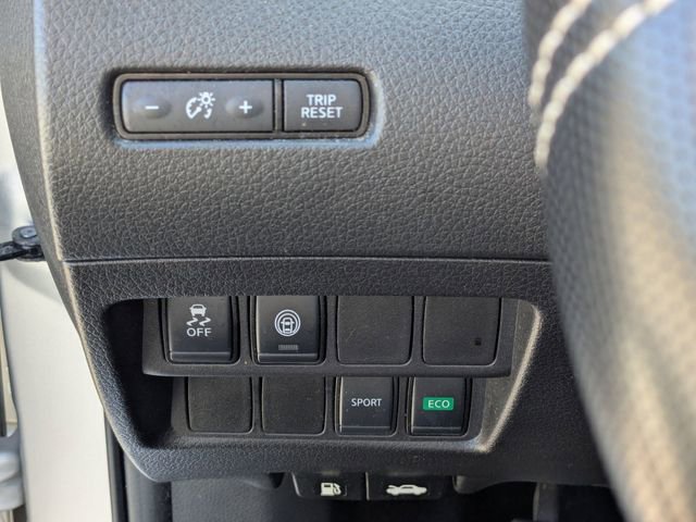 Used 2020 Nissan Rogue Sport S image 16