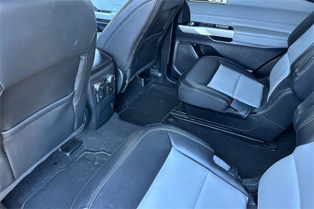 Used 2022 Ford Explorer XLT w/ Equipment Group 202A image 14