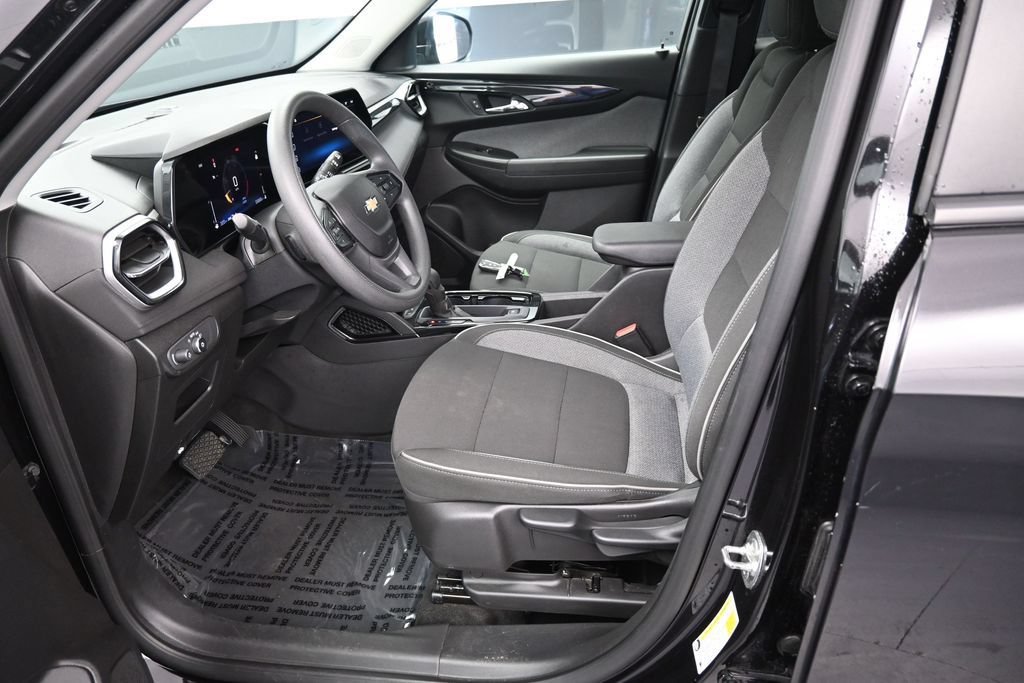 Used 2025 Chevrolet TrailBlazer LT AWD/4WD image 28