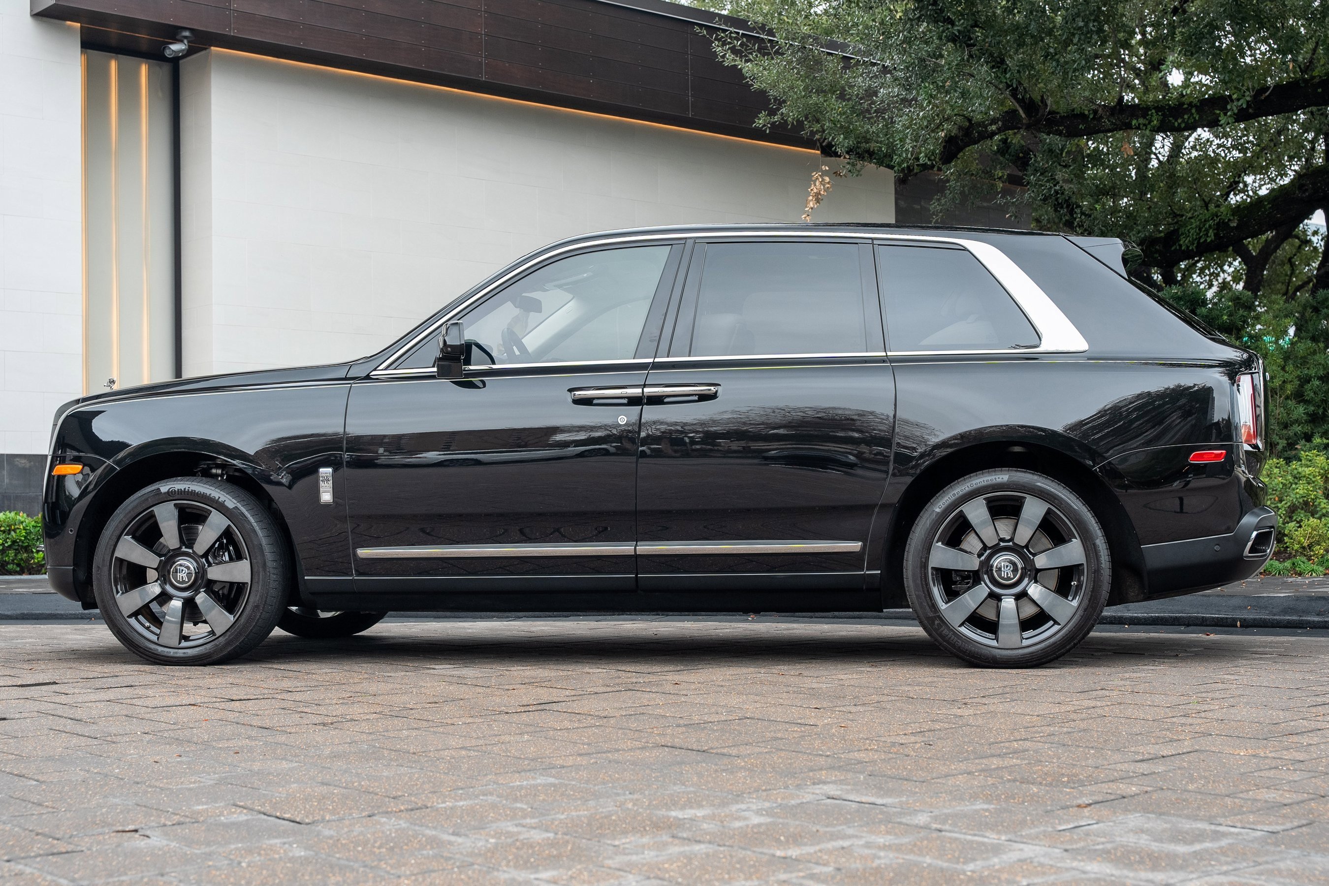 Used 2023 Rolls-Royce Cullinan w/ Cullinan Package image 58