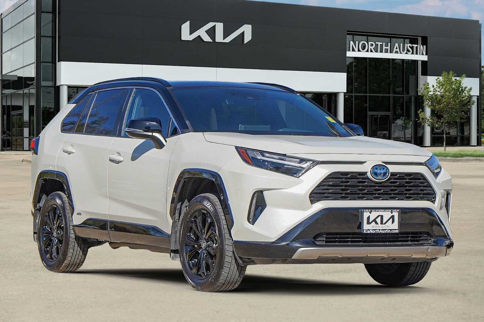 Used 2022 Toyota RAV4 XSE image 8