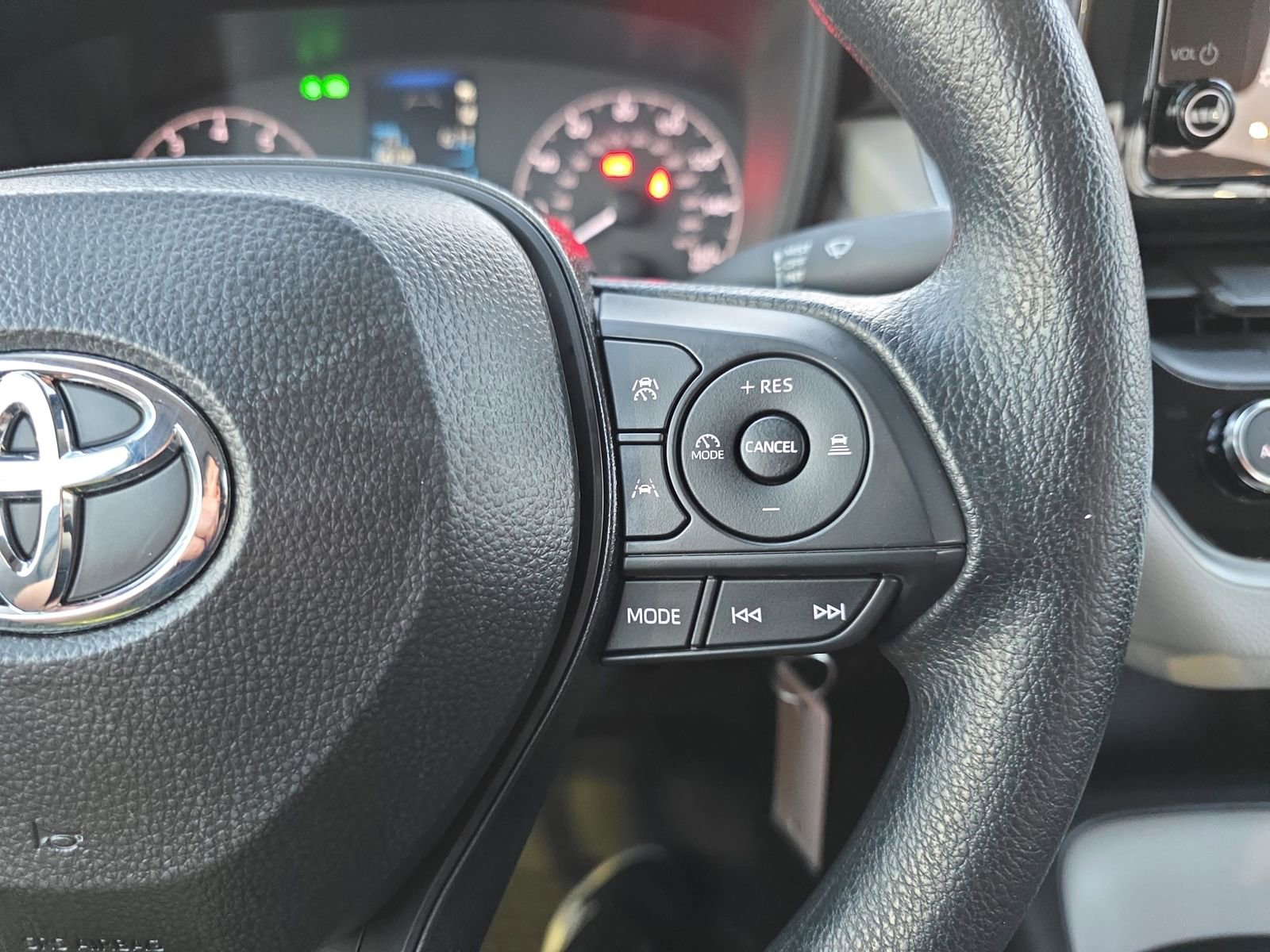 Used 2025 Toyota Corolla LE image 17