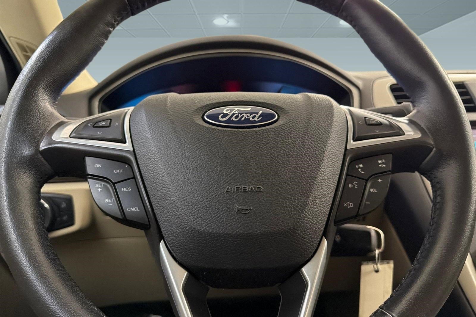 Used 2015 Ford Fusion SE w/ Equipment Group 202A FWD image 16
