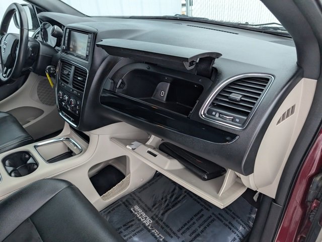 Used 2018 Dodge Grand Caravan SXT image 27